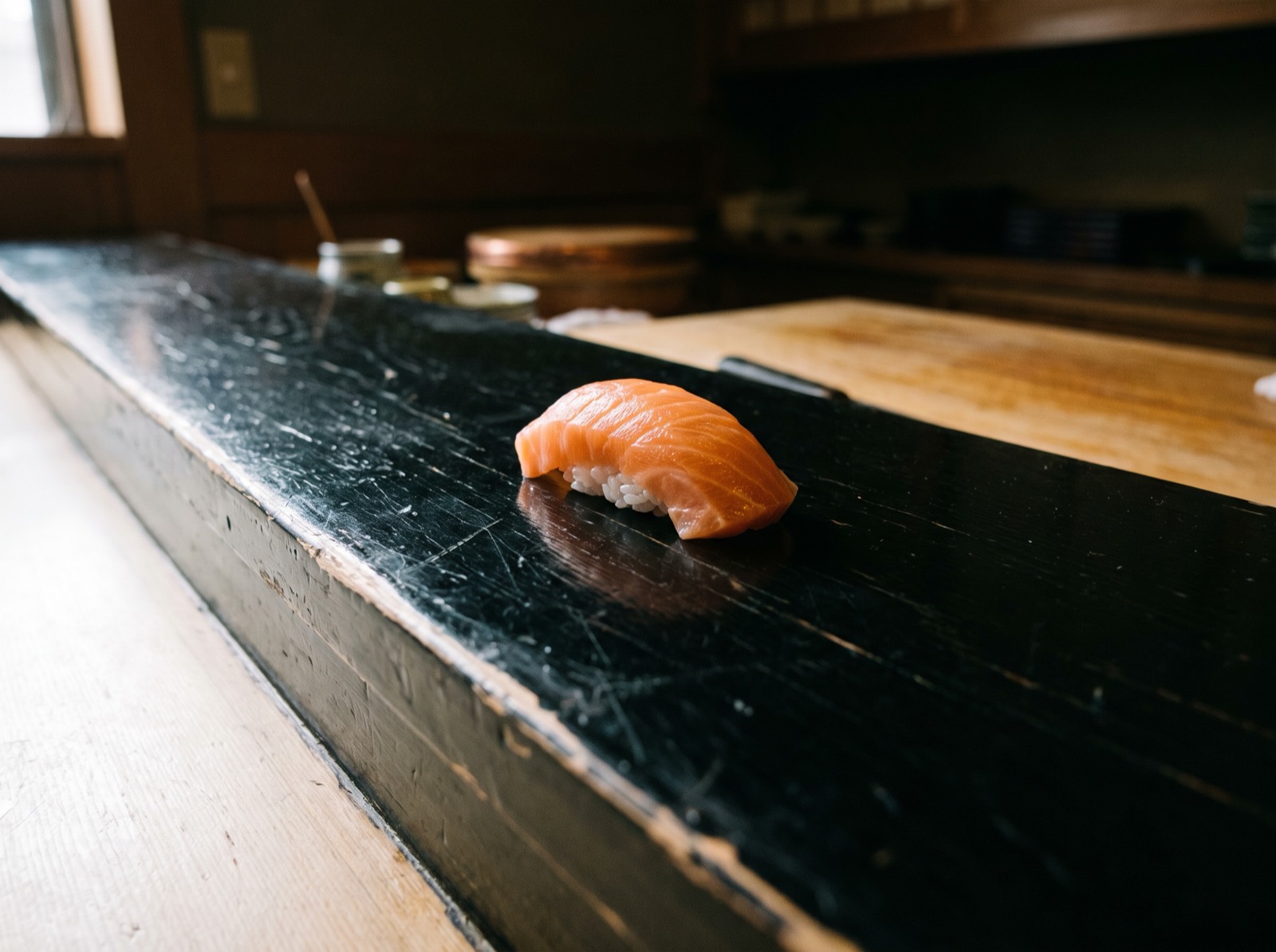 A single piece placed on the lacquered serving ledge.