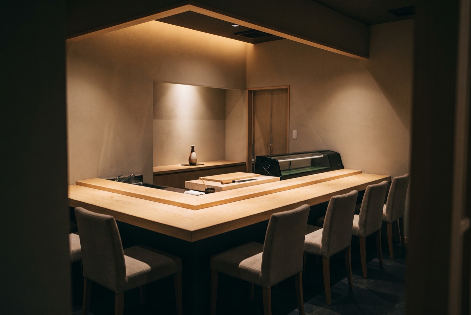 A small counter of eight seats with a single work station.