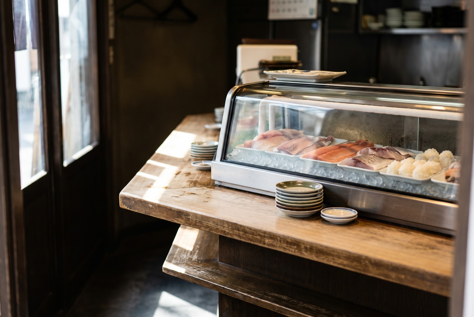 A standing counter at eye level, with no stools.